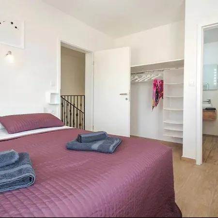 Vila Noela In For 6 Persons With Large Garden, Kids Playground - Only 2,5 Km From Rakalj