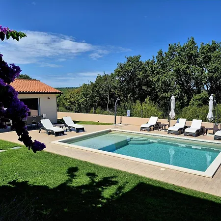 Villa Noela In For 6 Persons With Large Garden, Kids Playground - Only 2,5 Km From *