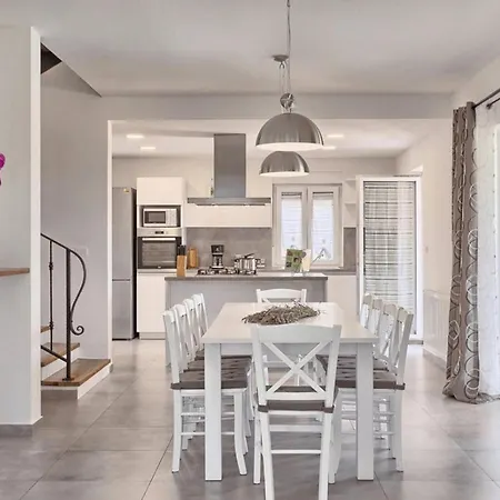Villa Noela In For 6 Persons With Large Garden, Kids Playground - Only 2,5 Km From