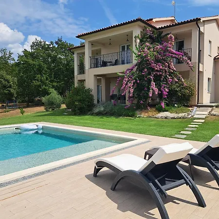 Villa Noela In For 6 Persons With Large Garden, Kids Playground - Only 2,5 Km From Rakalj