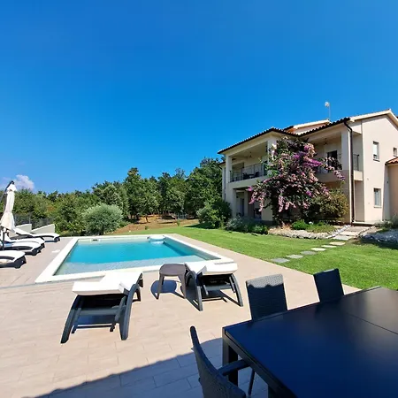 Villa Noela In For 6 Persons With Large Garden, Kids Playground - Only 2,5 Km From Rakalj