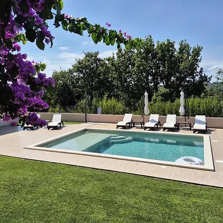 Villa Noela In For 6 Persons With Large Garden, Kids Playground - Only 2,5 Km From *