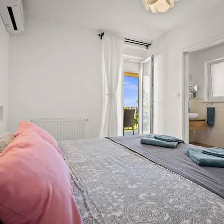 Villa Noela In For 6 Persons With Large Garden, Kids Playground - Only 2,5 Km From Rakalj