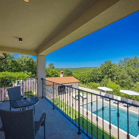 Villa Noela In For 6 Persons With Large Garden, Kids Playground - Only 2,5 Km From