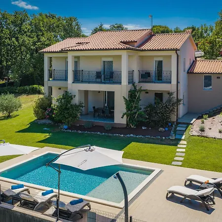 Noela In For 6 Persons With Large Garden, Kids Playground - Only 2,5 Km From *