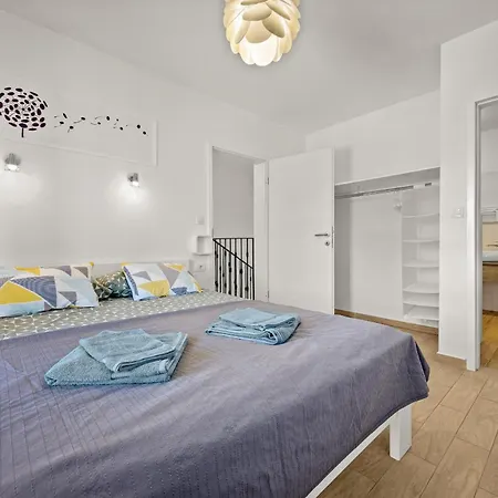 Noela In For 6 Persons With Large Garden, Kids Playground - Only 2,5 Km From Rakalj