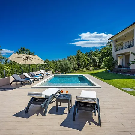 Villa Noela In For 6 Persons With Large Garden, Kids Playground - Only 2,5 Km From *