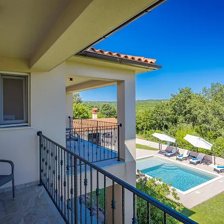 Noela In For 6 Persons With Large Garden, Kids Playground - Only 2,5 Km From Rakalj