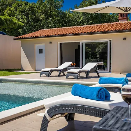 Noela In For 6 Persons With Large Garden, Kids Playground - Only 2,5 Km From Villa *