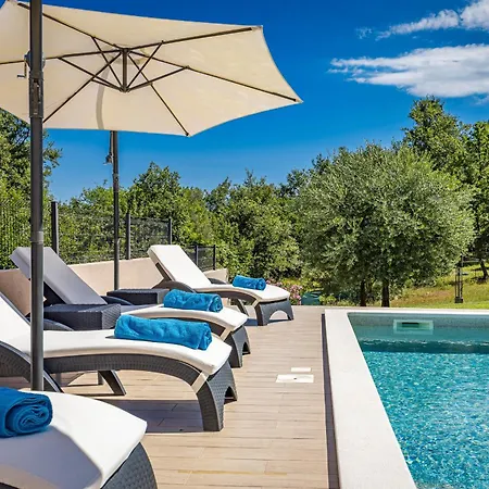 Noela In For 6 Persons With Large Garden, Kids Playground - Only 2,5 Km From Villa Rakalj