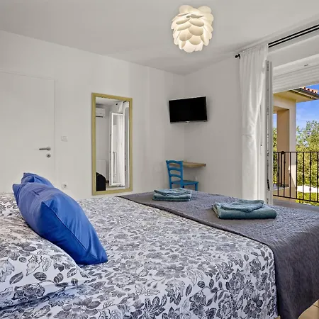 Villa Noela In For 6 Persons With Large Garden, Kids Playground - Only 2,5 Km From Rakalj